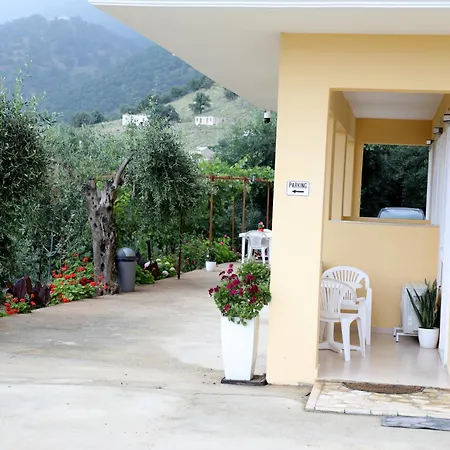 Nefeli's Aparthotel *