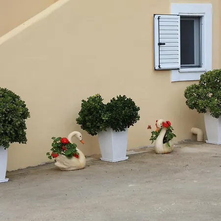 Апарт-отель Nefeli's Химара