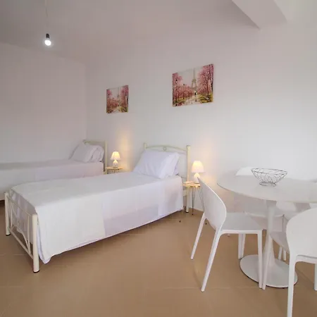 Nefeli's Химара