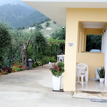 Nefeli's Apartahotel 4*